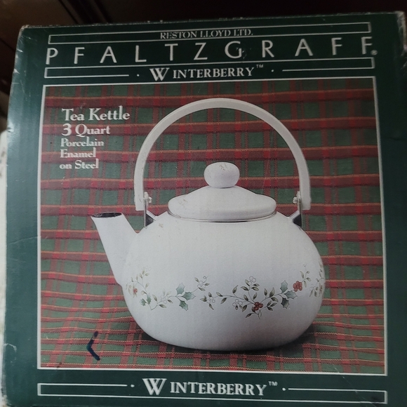 Pre Owned Pfaltzgraff Winterberry 3--Quart Enamel on Steel Tea Kettle - Picture 2 of 14